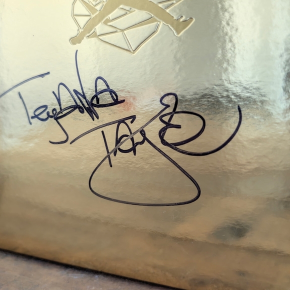 Signed Jordan 3 X Teyana Taylor Concrete Rose - Signed Box. Size 6 - Picture 3 of 9